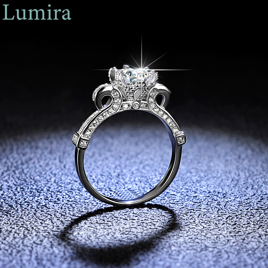 Lumira Classic Six-Prong 1 Car - Moissanite Engagement Ring 1 Carat 评论和价格