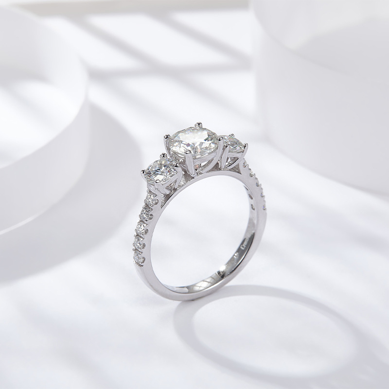 HTOTOH 3 Stone 1 Carat D Color - Moissanite Engagement Ring 1 Carat 评论和价格